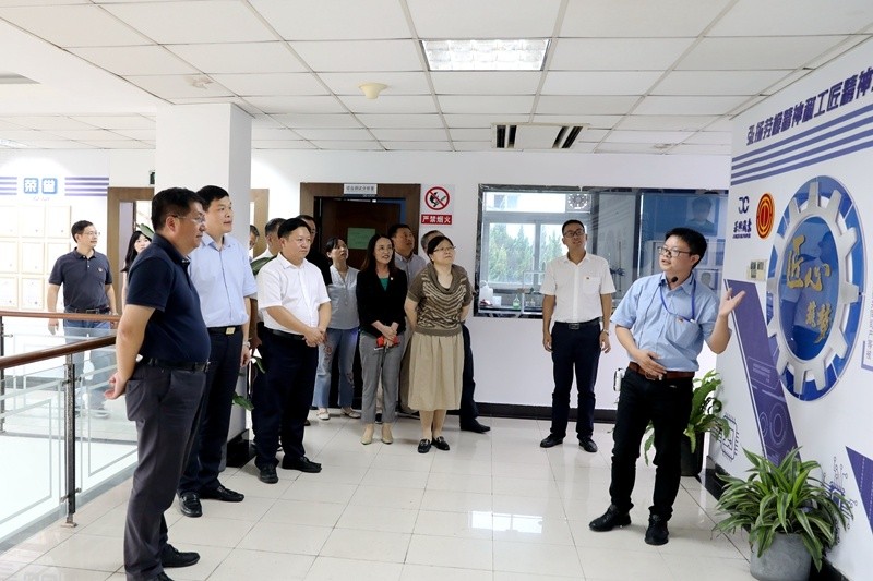 2020年7月29日，时任浙江省政协常委、社法委副主任、省总工会副主席、一级巡视员董建伟莅临888集团电子游戏(中国游)有限公司官网纸业调研新时期工匠造就工作