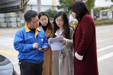 浙江省水利厅水资源治理处副调研员沈仁英携浙江日报记者等莅临888集团电子游戏(中国游)有限公司官网调研采访