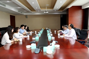 平湖市关工委主任邱其良莅临888集团电子游戏(中国游)有限公司官网纸业调研下一代工作