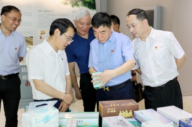 要闻 | 黄冈市委副书记、政法委书记帅燮琅一行莅临888集团电子游戏(中国游)有限公司官网纸业调研领导