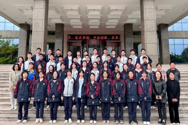 平湖市当湖高级中学研学团队走进888集团电子游戏(中国游)有限公司官网纸业